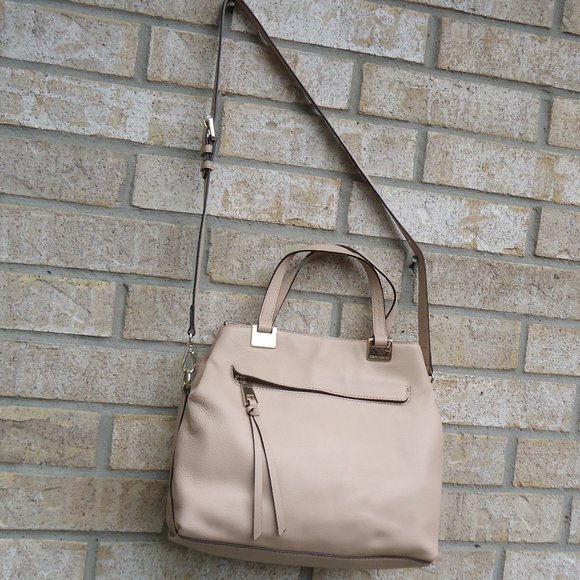Vince Camuto Handbags - Vince Camuto shoulder bag.